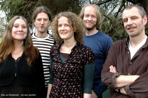 internationaal folkcomplot